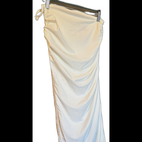 NWT Edikted Lynn Strapless White Knit Maxi Dress Women’s Size L Bodycon Ruched - Picture 4 of 8